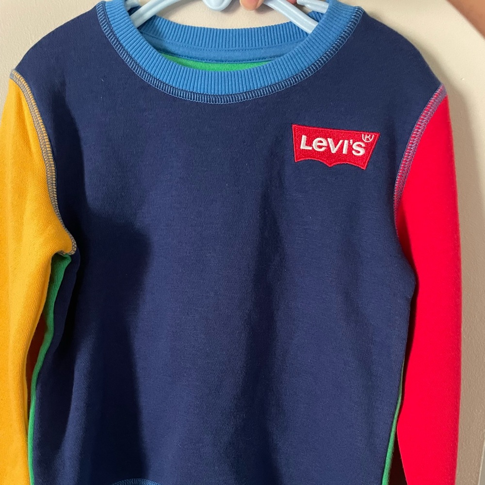 Levi’s kid Crayola shirt